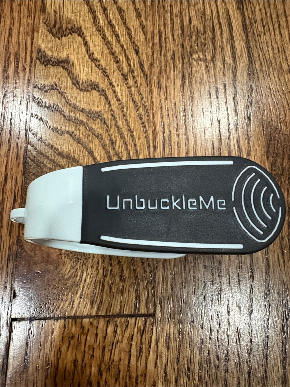 UnbuckleMe car seat buckle release tool, white/black. Excellent condition